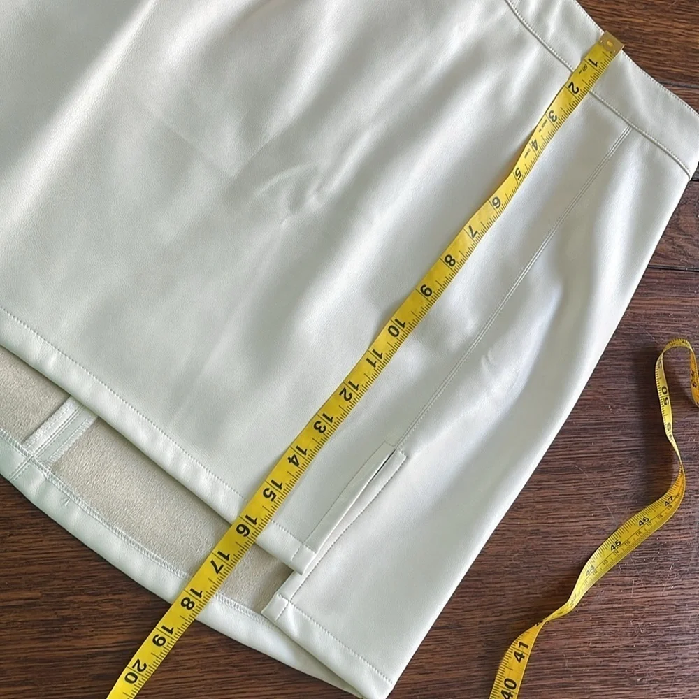 Vintage Havana Faux Vegan Leather Cream Ivory Mini Skirt Medium back zip